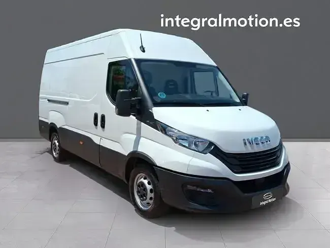 Usado Iveco Daily 2024 Blanco Berlina