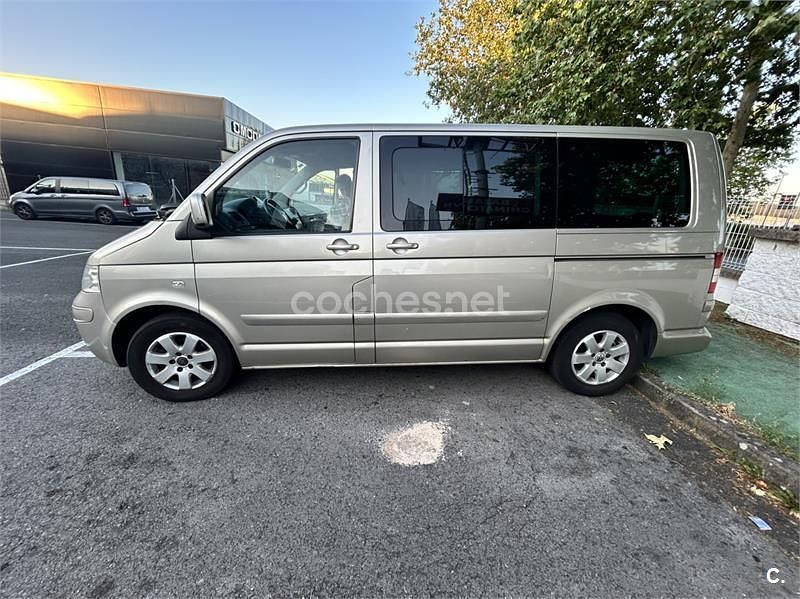 Beige Usado 2003 VW Multivan Comfortline Monovolumen | 10.500 € (Buen precio) - Imagen 1/4