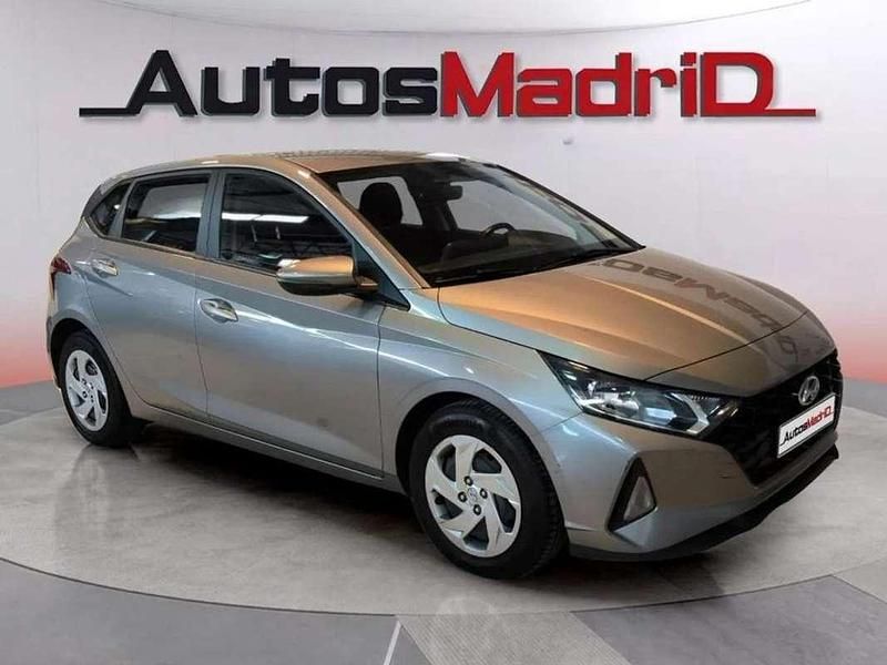 Usado Hyundai i20 101 CV (74 kW) 2022 Gris Berlina