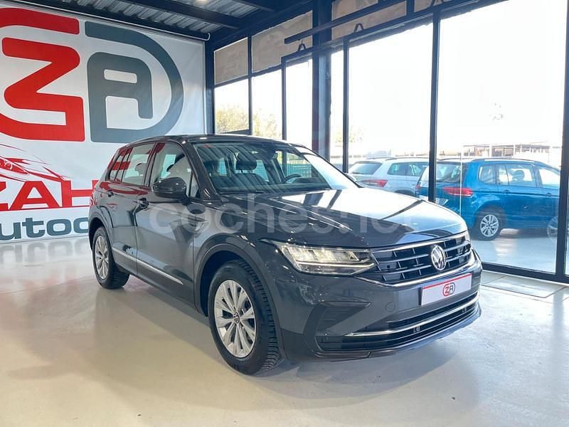 Gris / plata Usado 2021 VW Tiguan Life SUV | 22.900 € (Precio justo) - Imagen 1/4