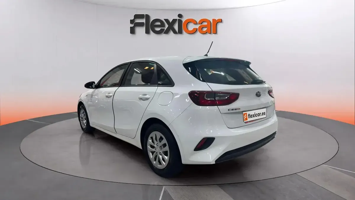 Usado Kia Ceed 100 CV (73 kW) 2020 Blanco Utilitario