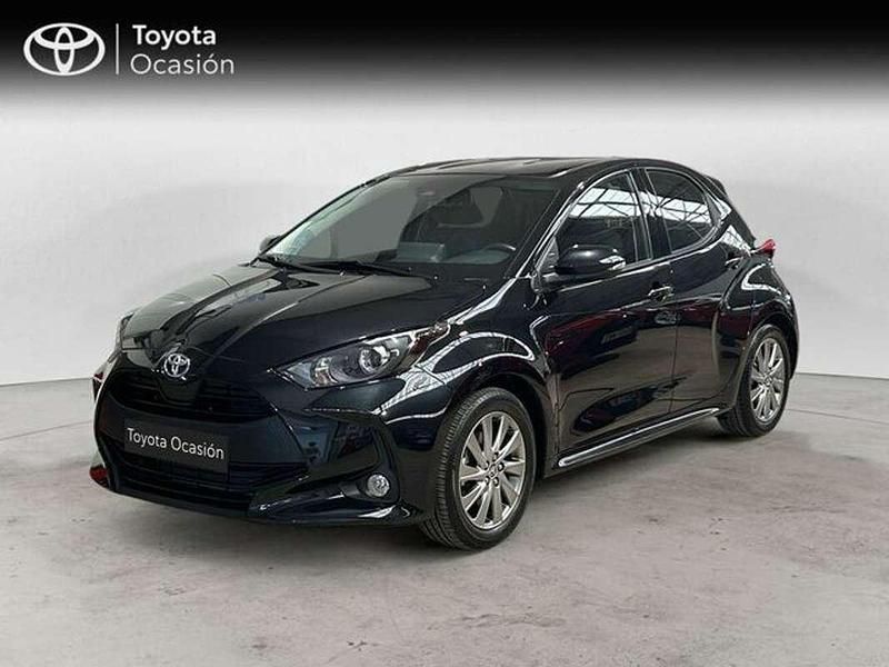 Negro Usado 2024 Toyota Yaris Hybrid Active Berlina | 21.550 € (Precio justo) - Imagen 1/4
