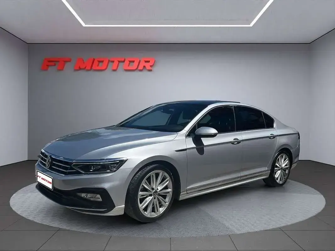 Usado VW Passat R-line 150 CV (110 kW) 2022 Gris / plata Berlina