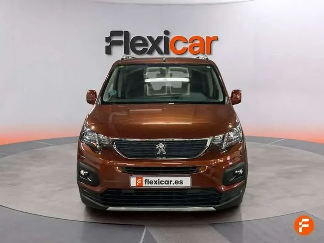 Usado Peugeot Rifter Allure 110 CV (80 kW) 2020 Marrón Monovolumen