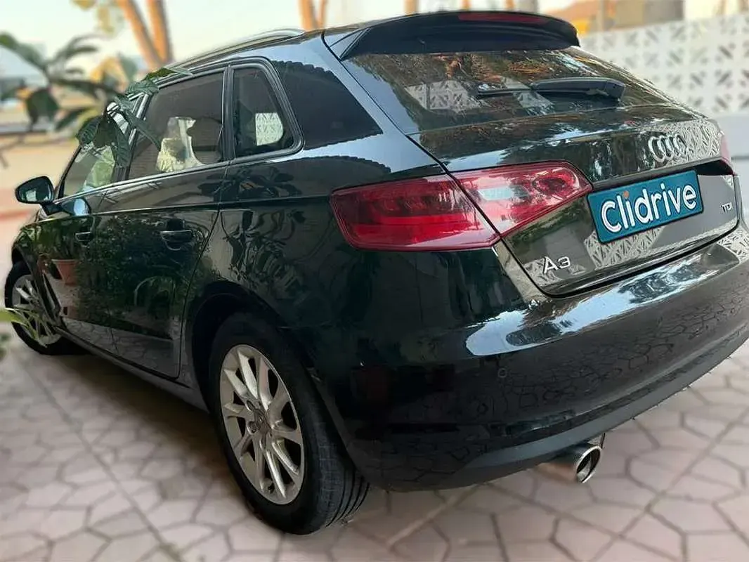 Usado Audi A3 Sportback Attraction 105 CV (77 kW) 2013 Negro Utilitario