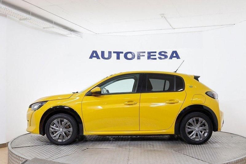Usado Peugeot e-208 Allure 100 kW (136 CV) 2020 Amarillo Utilitario