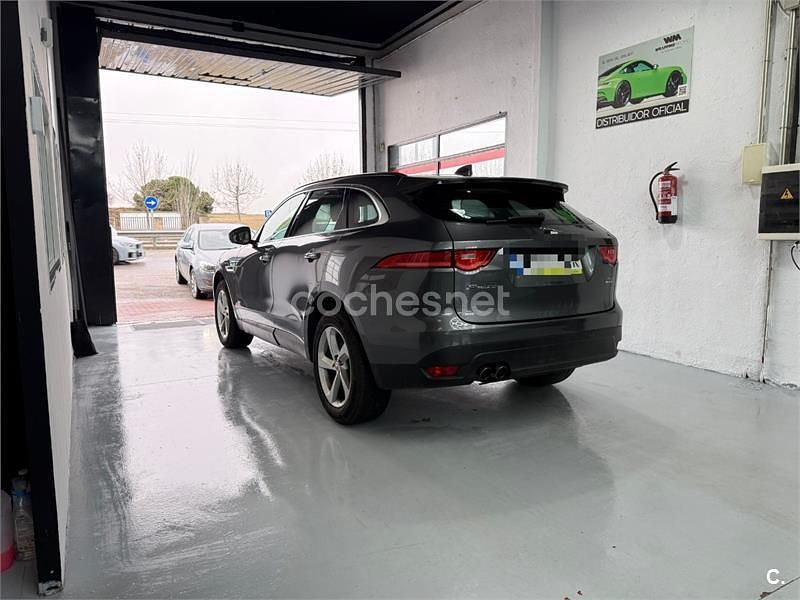 Usado Jaguar F-Pace R-Sport 180 CV (132 kW) 2019 Gris / plata SUV