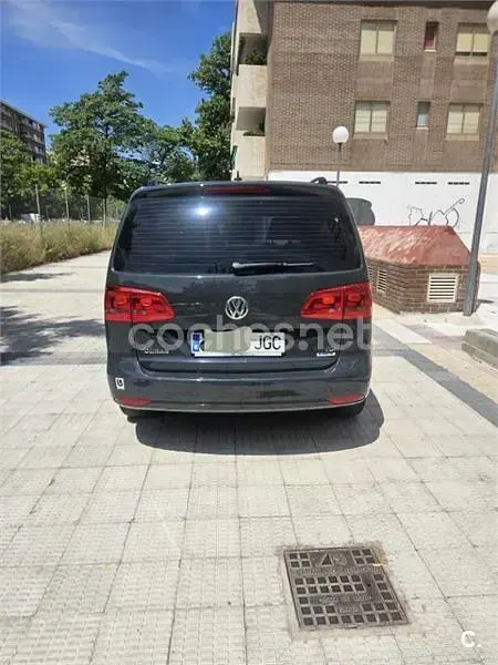 Usado VW Touran Advance 105 CV (77 kW) 2015 Gris / plata Monovolumen