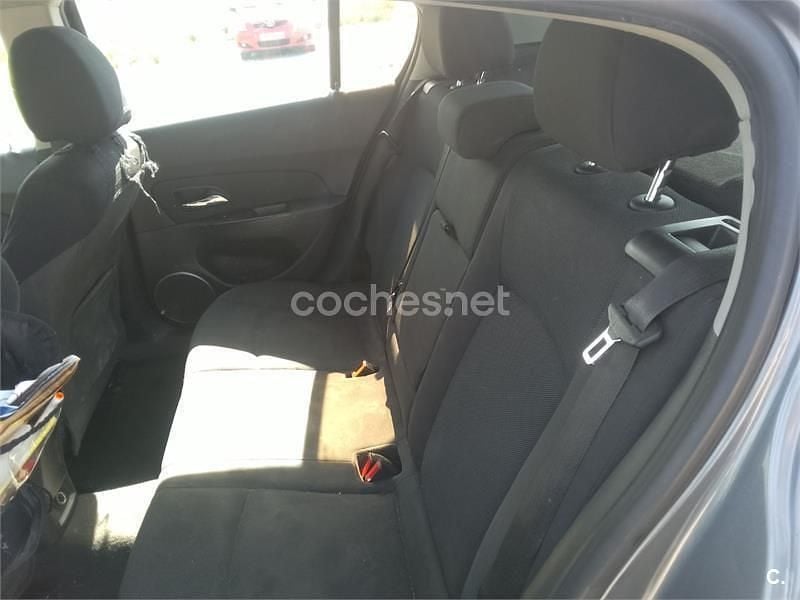 Usado Chevrolet Cruze LT 130 CV (95 kW) 2013 Gris / plata Berlina