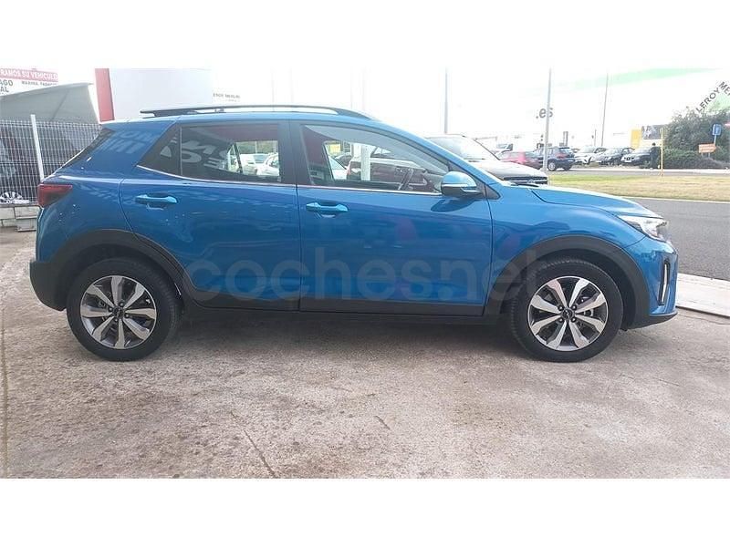 Usado Kia Stonic 100 CV (73 kW) 2024 Azul SUV