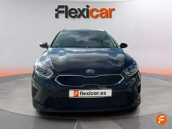 Usado Kia Ceed 136 CV (100 kW) 2020 Negro Utilitario