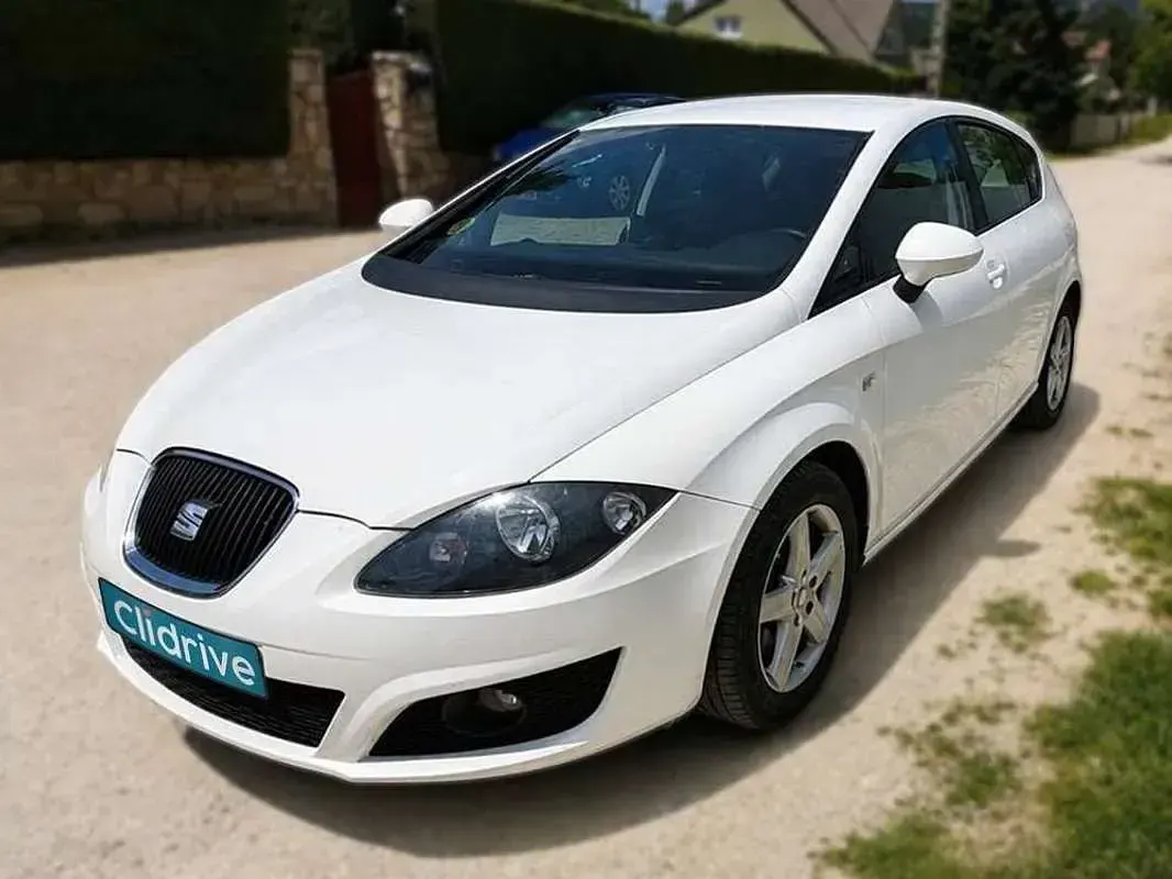 Usado Seat Leon Reference 105 CV (77 kW) 2011 Blanco Utilitario