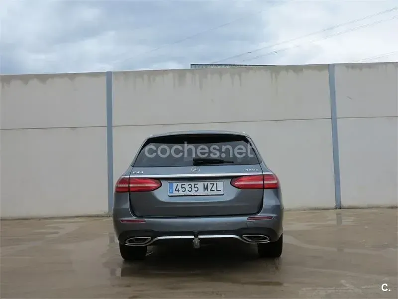 Usado Mercedes E400 Elegance 333 CV (244 kW) 2017 Gris / plata Familiar