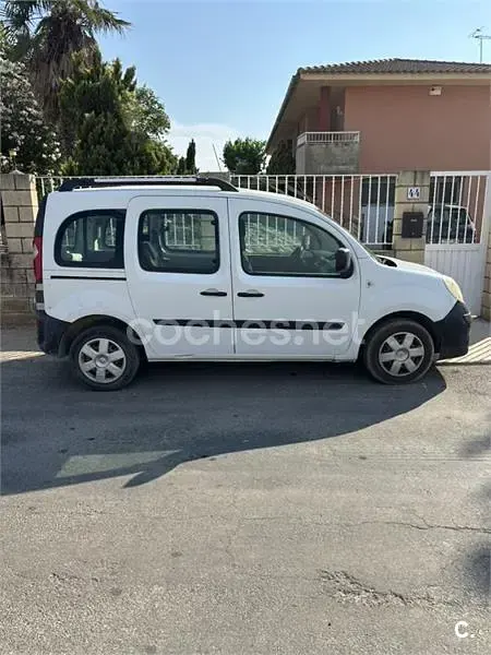 Usado Renault Kangoo 105 CV (77 kW) 2010 Blanco Monovolumen