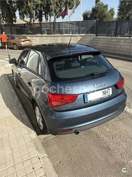 Usado Audi A1 Sportback Attraction 95 CV (69 kW) 2018 Azul Utilitario