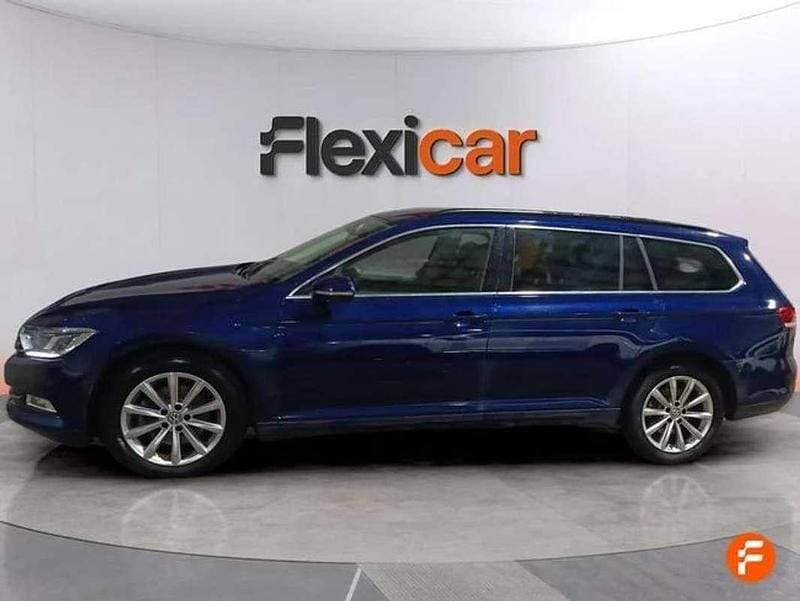 Usado VW Passat Advance 120 CV (88 kW) 2017 Azul Familiar