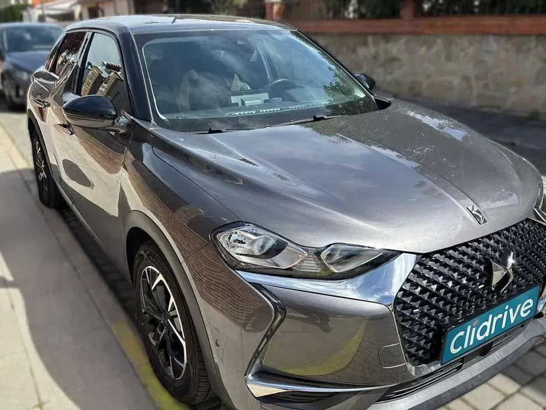 Usado DS Automobiles DS3 Crossback So Chic 101 CV (74 kW) 2020 Gris SUV