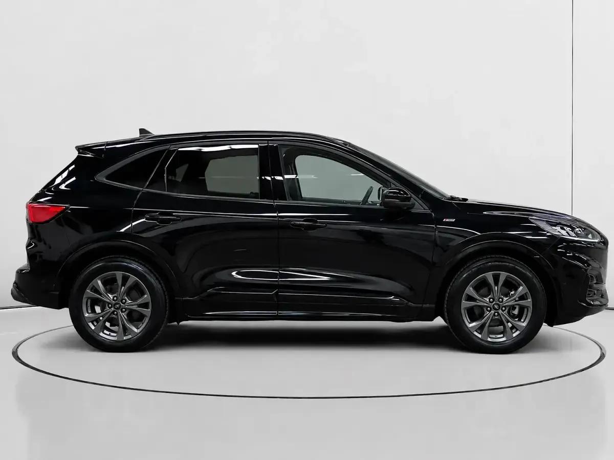 Usado Ford Kuga ST-Line 120 CV (88 kW) 2022 Negro SUV