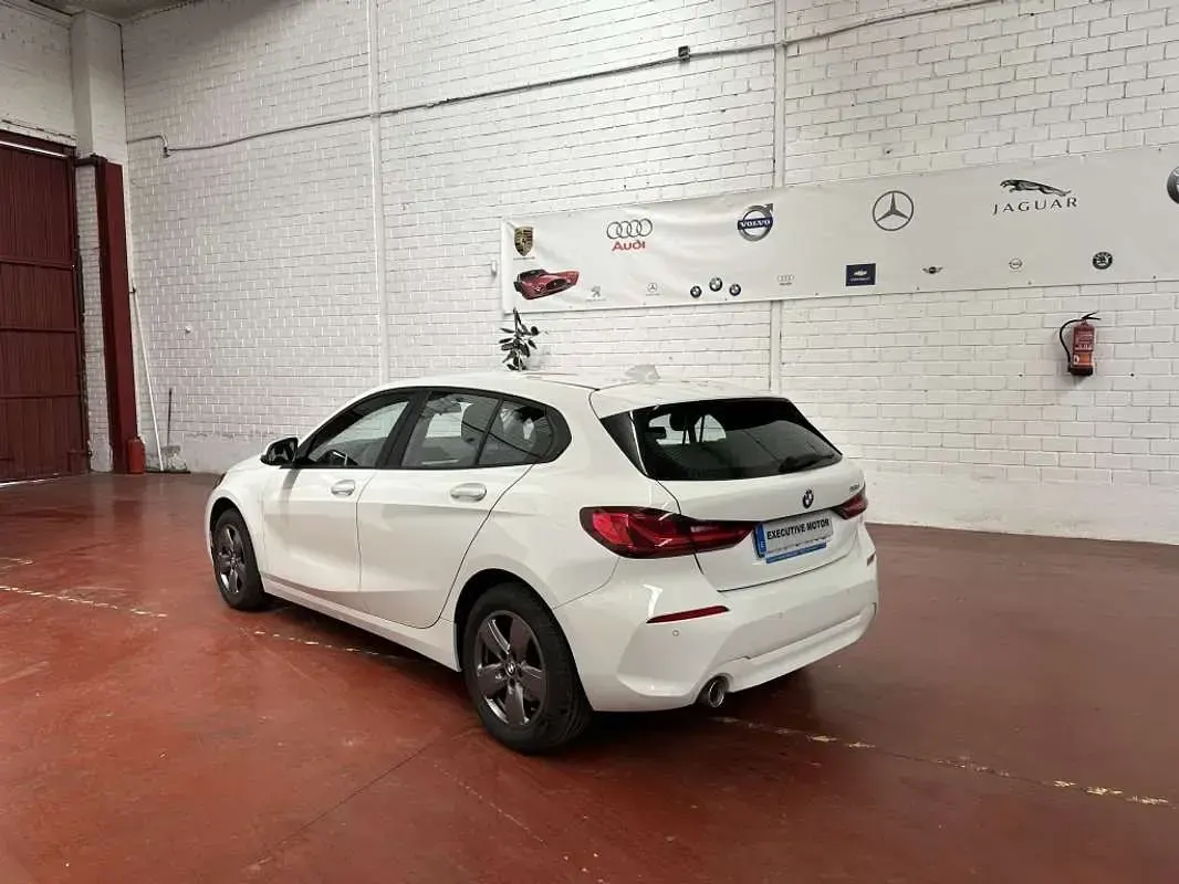 Usado BMW 116 Sport Line 116 CV (85 kW) 2023 Blanco Utilitario