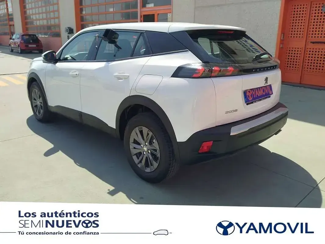Usado Peugeot 2008 Active 110 CV (80 kW) 2021 Blanco SUV