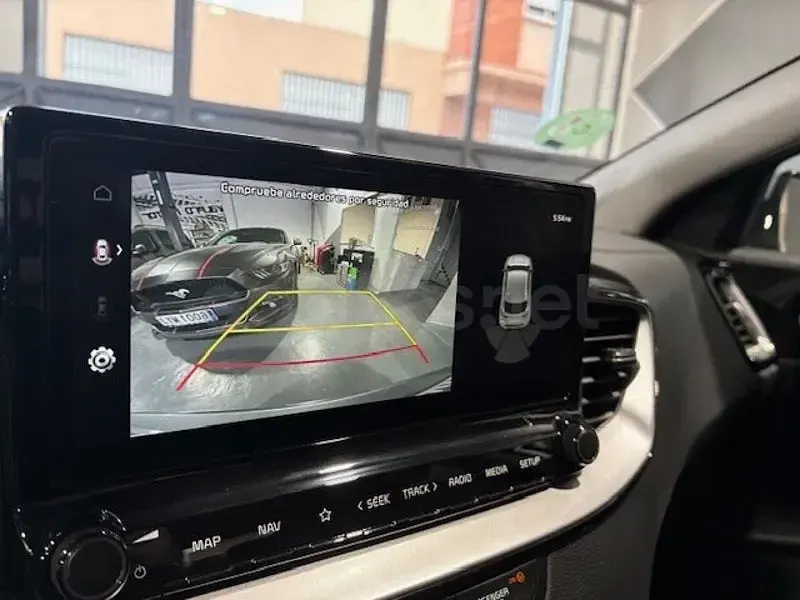 Usado Kia XCeed 100 CV (73 kW) 2024 Gris / plata SUV