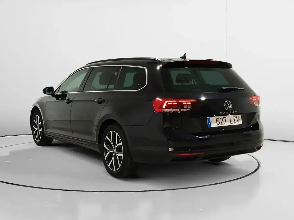 Usado VW Passat Business 150 CV (110 kW) 2022 Negro Familiar