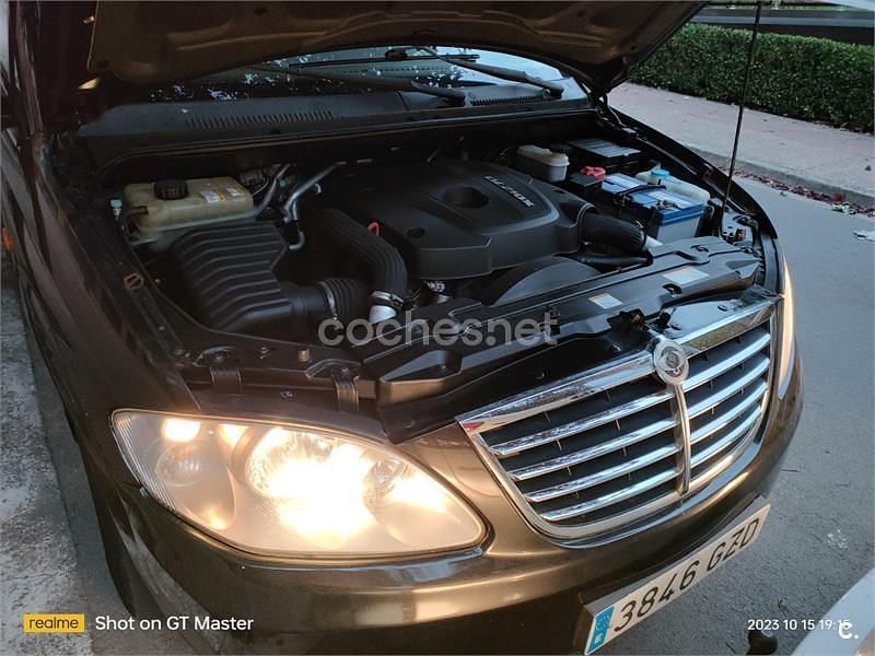 Usado Ssangyong (KGM) Rodius Limited 165 CV (121 kW) 2010 Negro Monovolumen