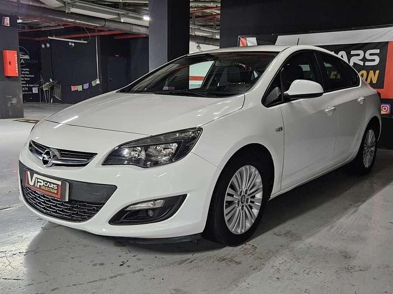 Usado Opel Astra Business 110 CV (80 kW) 2014 Blanco Berlina