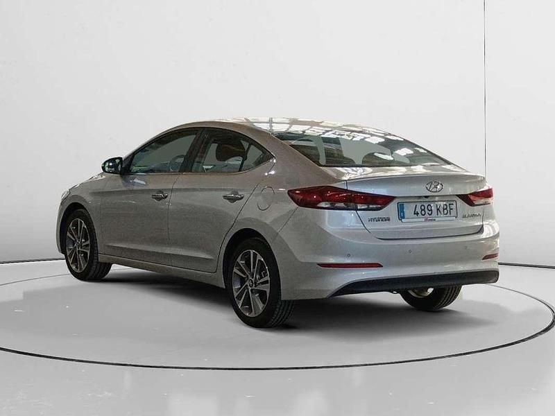 Usado Hyundai Elantra 136 CV (100 kW) 2017 Gris Utilitario
