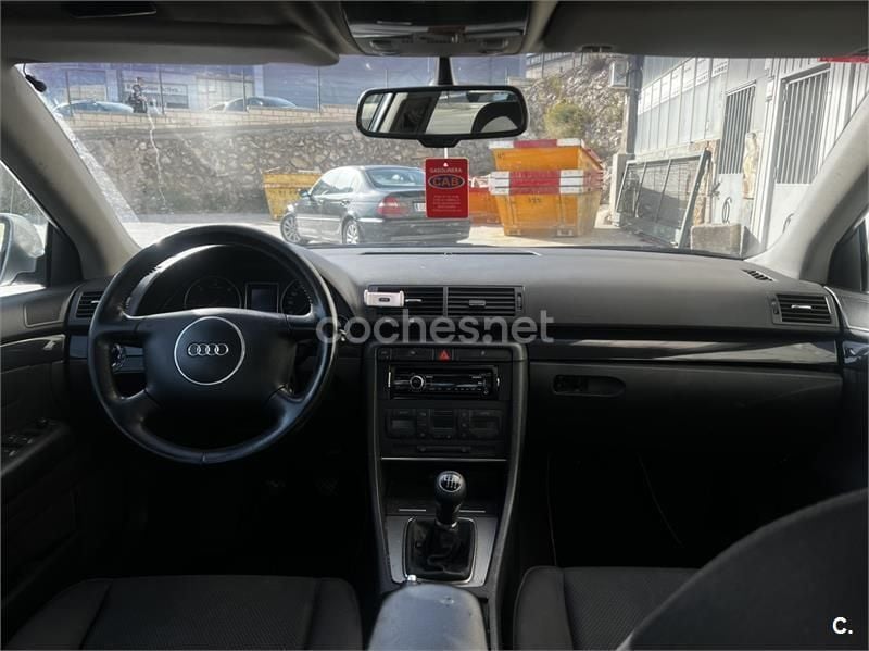 Usado Audi A4 130 CV (95 kW) 2003 Gris / plata Berlina