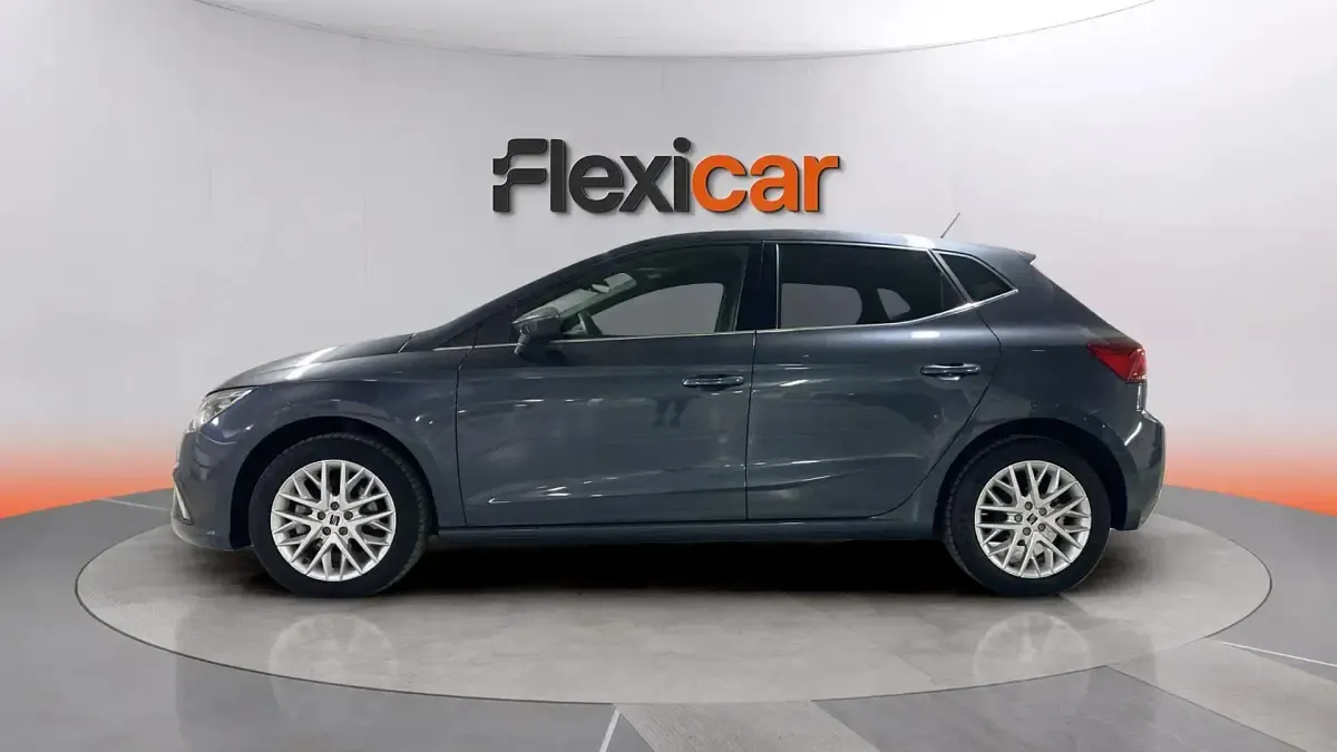 Usado Seat Ibiza 110 CV (80 kW) 2024 Azul Utilitario