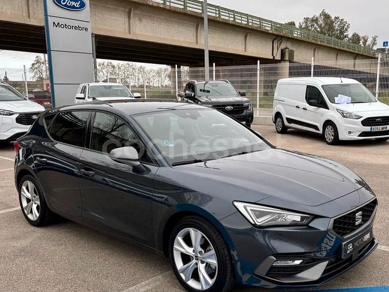 Gris / plata Usado 2024 Seat Leon FR Berlina | 24.300 € (Un poco caro) - Imagen 1/4