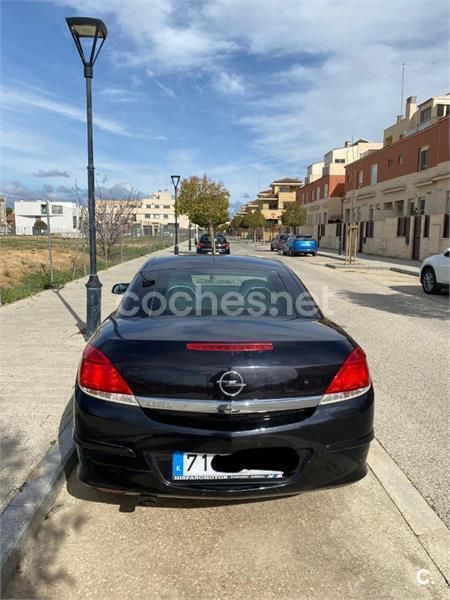 Negro Usado 2010 Opel Astra Cabriolet Enjoy Descapotable | 7000 € (Precio justo) - Imagen 1/4