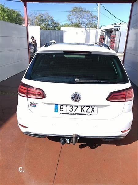 Usado VW Golf VII Advance 115 CV (84 kW) 2019 Blanco Familiar