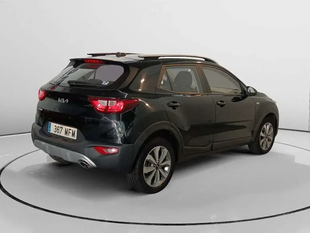 Usado Kia Stonic 84 CV (61 kW) 2023 Negro SUV