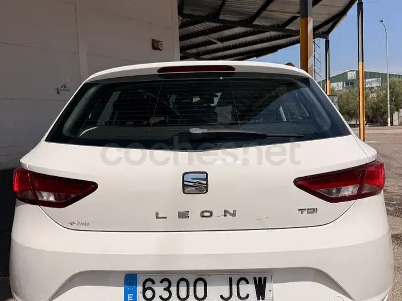 Usado Seat Leon I-Tech 105 CV (77 kW) 2015 Blanco Berlina