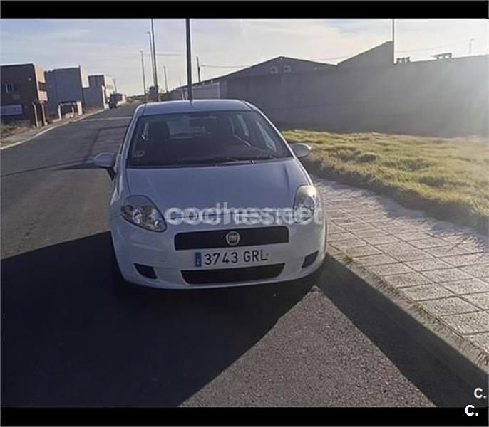 Usado Fiat Punto Dynamic 75 CV (55 kW) 2009 Blanco Utilitario