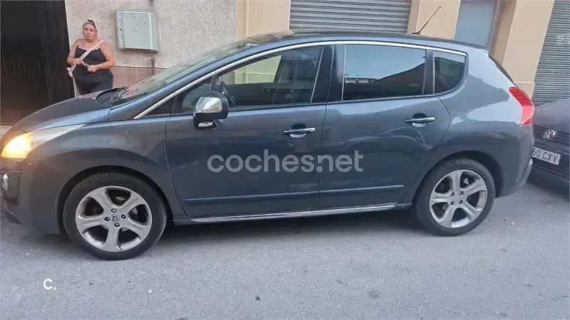 Usado Peugeot 3008 Sport 112 CV (82 kW) 2011 Gris / plata Familiar