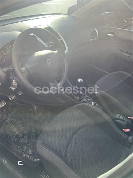 Usado Peugeot 206+ 70 CV (51 kW) 2010 Negro Utilitario
