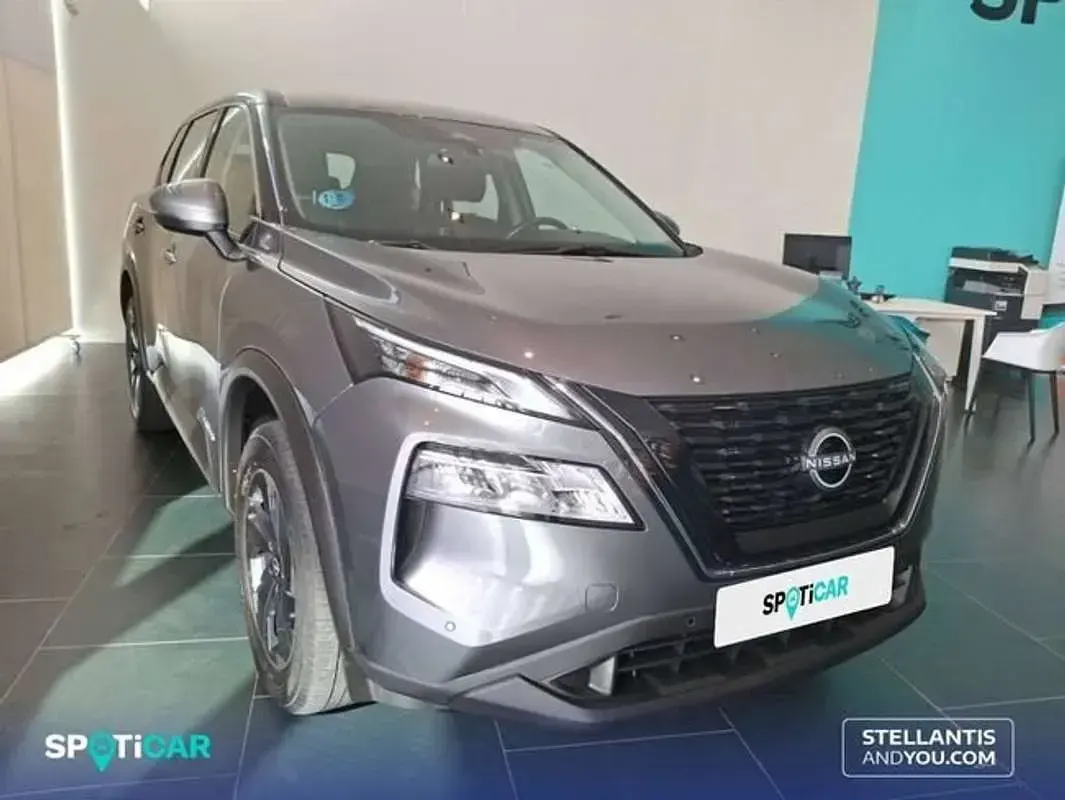 Usado Nissan X-Trail Acenta 213 CV (156 kW) 2025 Gris SUV