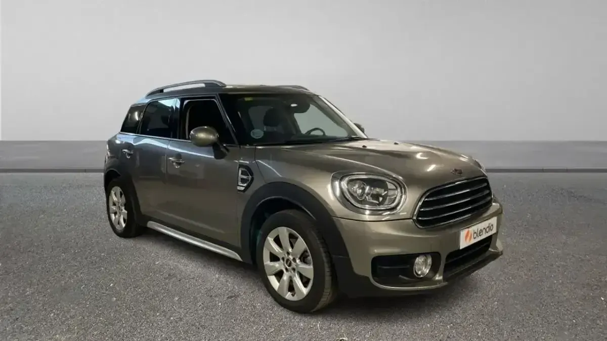 Usado Mini One Countryman 116 CV (85 kW) 2018 Gris SUV