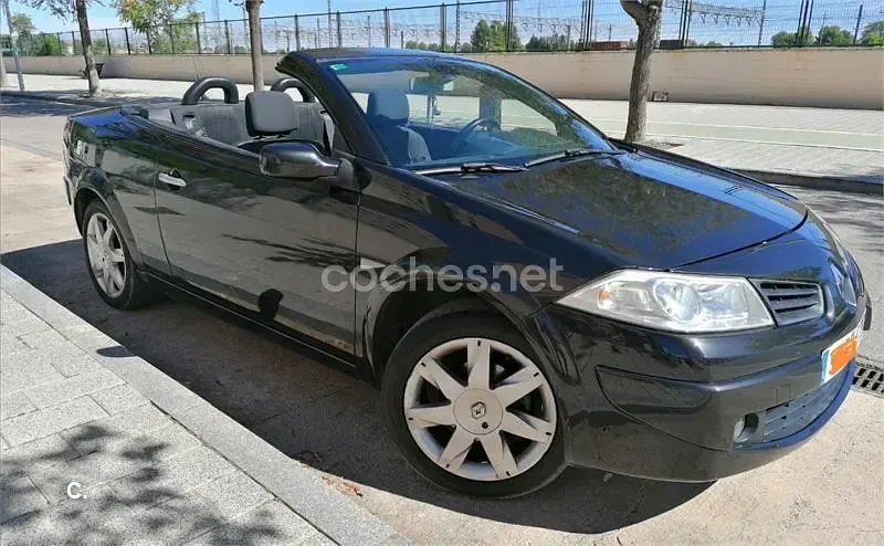Usado Renault Mégane Cabriolet Authentique 110 CV (80 kW) 2007 Negro Descapotable