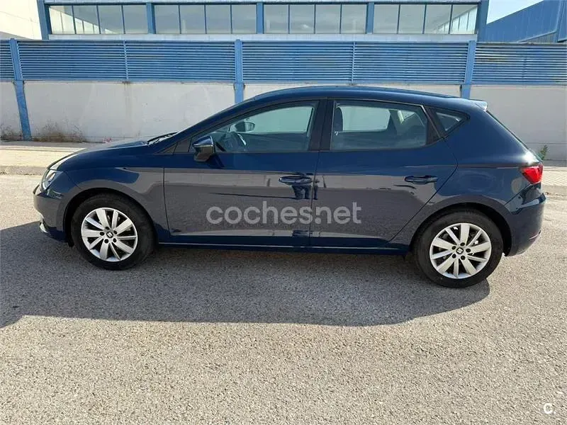 Usado Seat Leon Reference 110 CV (80 kW) 2017 Azul Berlina