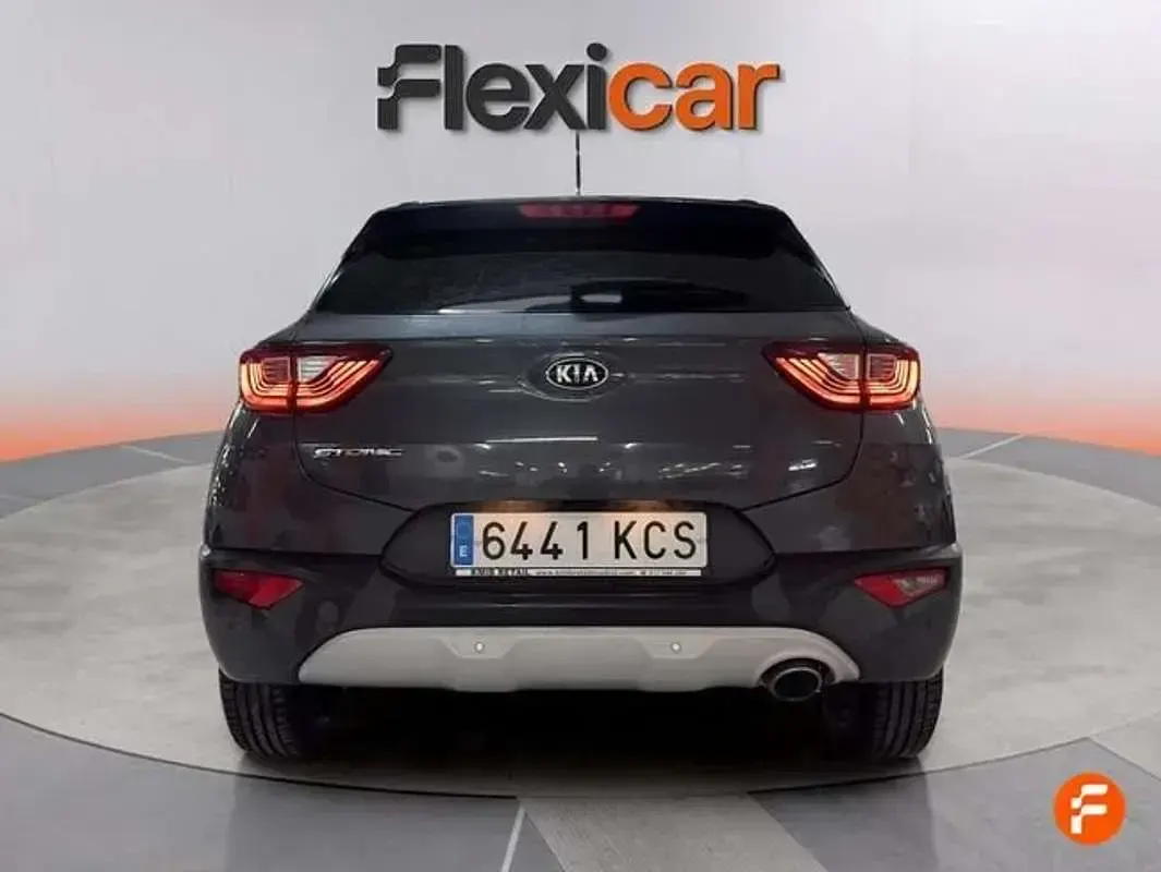Usado Kia Stonic 120 CV (88 kW) 2017 Gris SUV