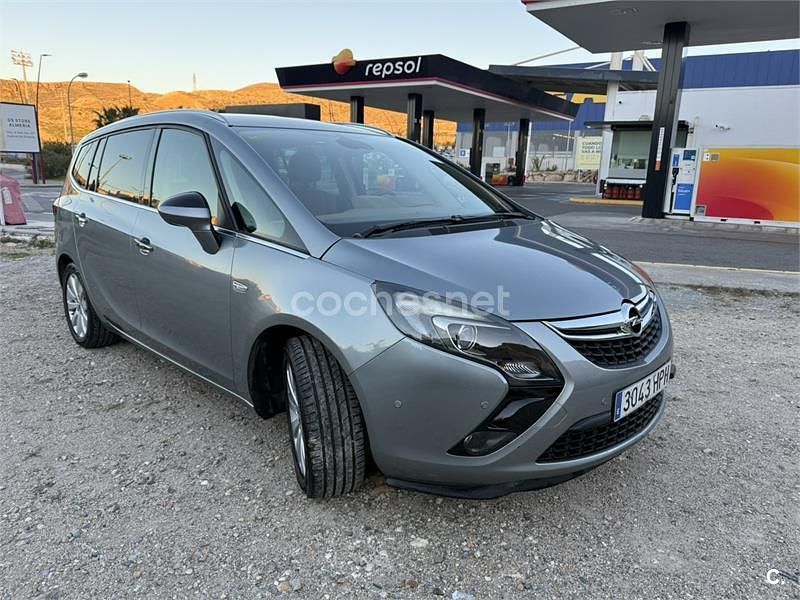 Usado Opel Zafira Tourer Excellence 130 CV (95 kW) 2013 Gris / plata Monovolumen