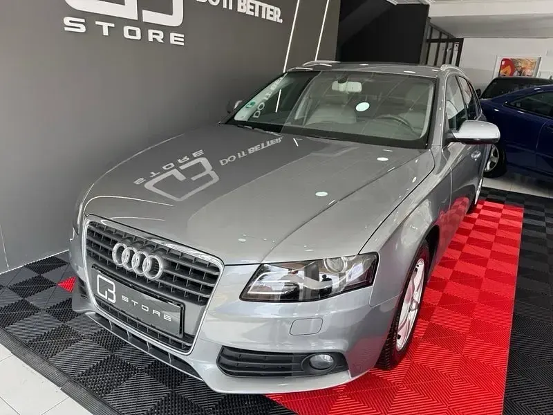 Usado Audi A4 Premium 180 CV (132 kW) 2010 Gris / plata Familiar