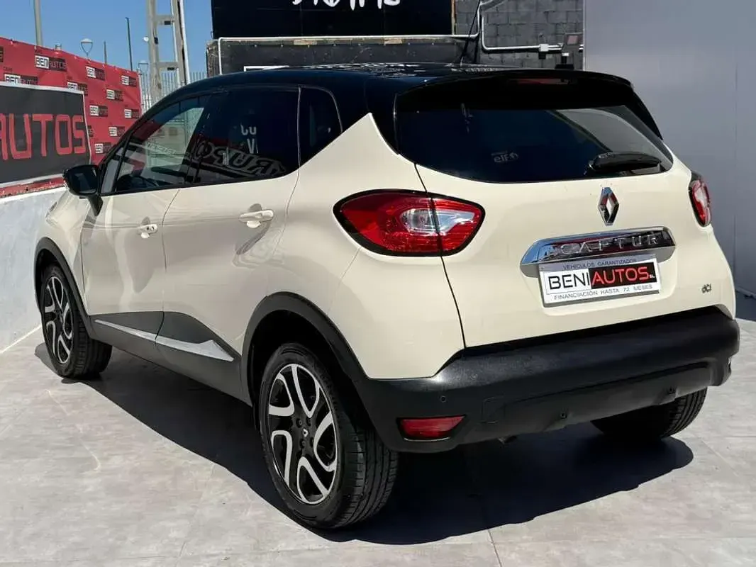 Usado Renault Captur Zen 90 CV (66 kW) 2015 Blanco SUV