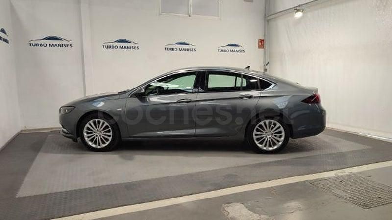 Usado Opel Insignia Innovation 165 CV (121 kW) 2020 Gris / plata Berlina