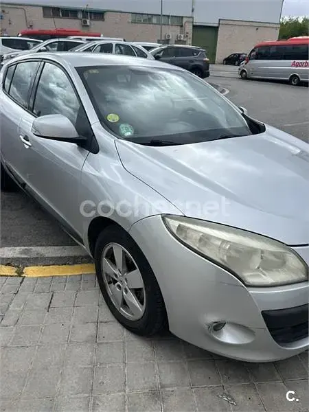 Usado Renault Mégane III Dynamique 110 CV (80 kW) 2009 Gris / plata Berlina