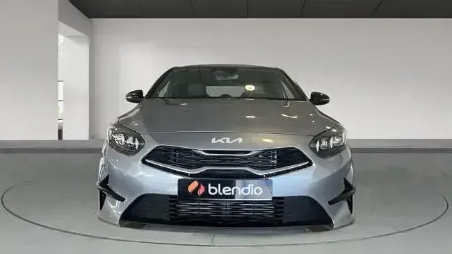 Usado Kia Ceed Style 100 CV (73 kW) 2025 Gris Utilitario